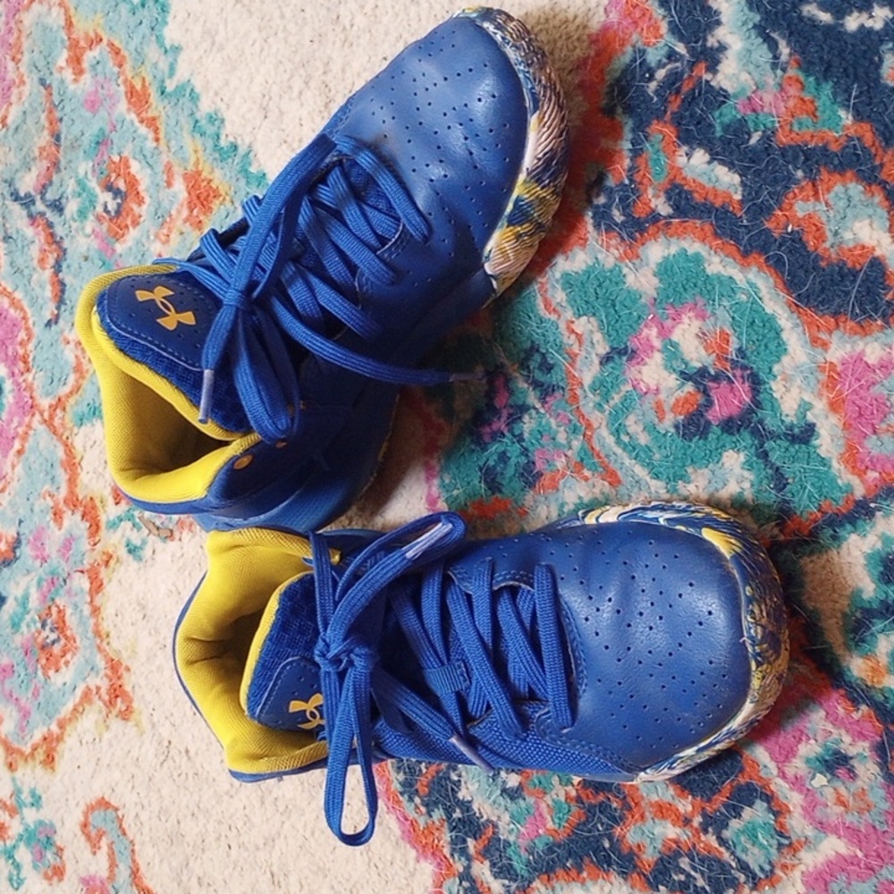 Under Armour Sneakers size 4